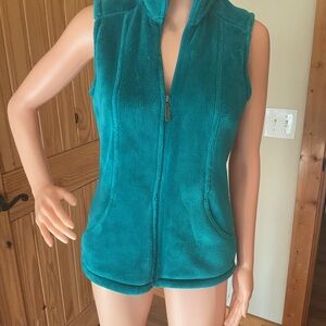 White Sierra Green Fleece Vest with High Collar